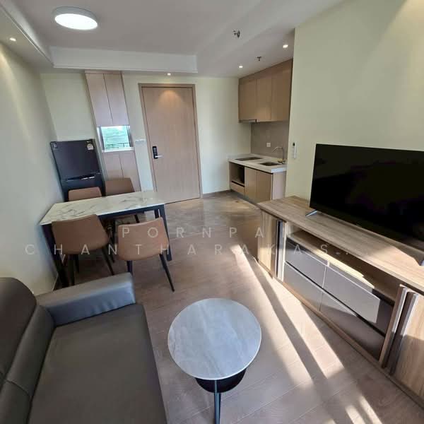 Regal Sathon-Naradhiwas, Bangkok, Naradhiwas Rajanagarindra Road, Thung Maha Mek, Sathon, Bangkok, 1 Bedroom, 33 sqm, Condo For Rent, by Pornpan Chantharakasemchai, 500458042 - DDproperty.com