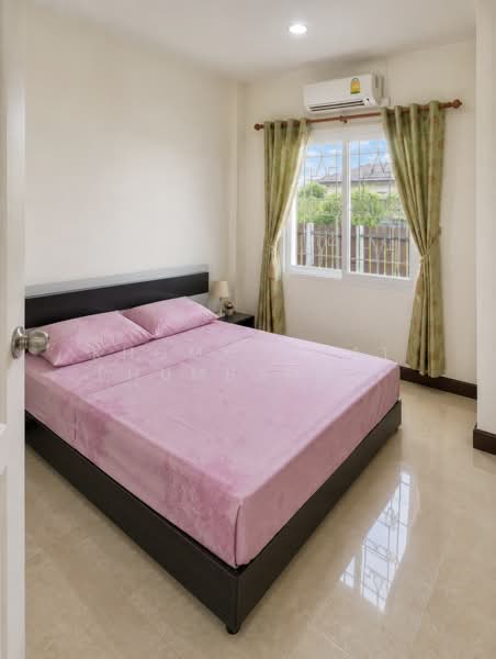 Two-story townhouse for sale in Panaview 5 Village, Samnak Bok, Chonburi, near Amata Industrial Esta, Chon Buri (Pattaya), Sanak Bok, Muang Chon Buri, Chon Buri (Pattaya), 3 Bedrooms, 110 sqm, Townhouse For Sale, by Khommaphat Phumbandit, 500458173 - DDproperty.com