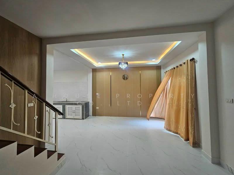Two-story townhouse in Wang Hin Soi, Sriracha. Newly renovated throughout, Chon Buri (Pattaya), Surasak, Si Racha, Chon Buri (Pattaya), 3 Bedrooms, 84 sqm, Townhouse For Sale, by A House Property Co.,Ltd., 500458350 - DDproperty.com
