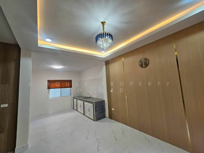 Two-story townhouse in Wang Hin Soi, Sriracha. Newly renovated throughout, Chon Buri (Pattaya), Surasak, Si Racha, Chon Buri (Pattaya), 3 Bedrooms, 84 sqm, Townhouse For Sale, by A House Property Co.,Ltd., 500458350 - DDproperty.com