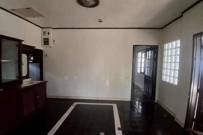 บ้านเดี่ยว พร้อมที่ดิน ถนนเลียบวารี, Bangkok, Khok Faed, Nong Chok, Bangkok, 1 Bedroom, 279 sqm, Single Detached House For Sale, by NR AGENT, 500458396 - DDproperty.com