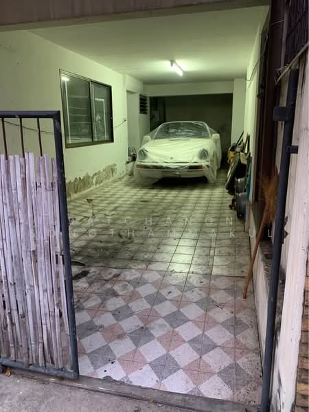 4-BR Townhouse, Bangkok, Chorake Bua, Lat Phrao, Bangkok, 4 Bedrooms, 382 sqm, Townhouse For Sale, by Ratchanon Songthammakul, 500458422 - DDproperty.com