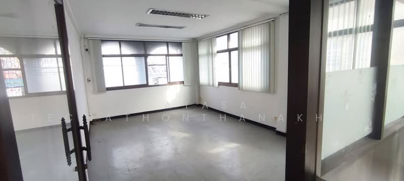4-BR House, Bangkok, Khlong Chan, Bang Kapi, Bangkok, 4 Bedrooms, 220 sqm, Single Detached House For Sale, by Natasa Techathonthanakhun, 500458490 - DDproperty.com