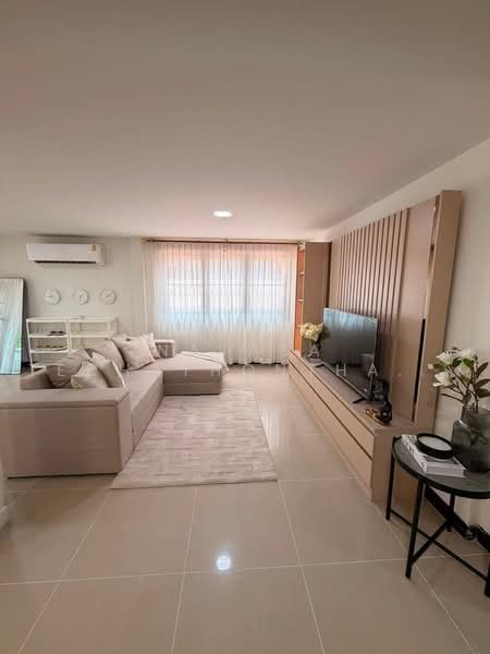 6-BR House, Bangkok, Praborommaharatchawang, Phra Nakhon, Bangkok, 6 Bedrooms, 500 sqm, Single Detached House For Rent, by Kanin Thangpanyawa, 500458511 - DDproperty.com