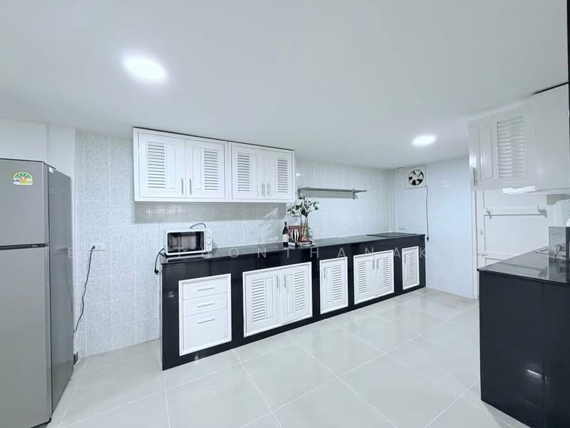 6-BR House, Bangkok, Praborommaharatchawang, Phra Nakhon, Bangkok, 6 Bedrooms, 500 sqm, Single Detached House For Rent, by Kanin Thangpanyawa, 500458511 - DDproperty.com