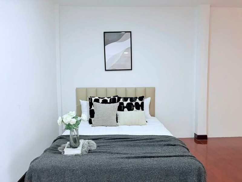 6-BR House, Bangkok, Praborommaharatchawang, Phra Nakhon, Bangkok, 6 Bedrooms, 500 sqm, Single Detached House For Rent, by Kanin Thangpanyawa, 500458511 - DDproperty.com