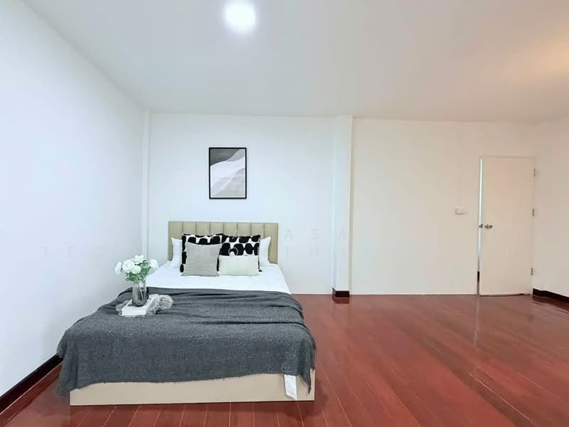 6-BR House, Bangkok, Praborommaharatchawang, Phra Nakhon, Bangkok, 6 Bedrooms, 500 sqm, Single Detached House For Rent, by Kanin Thangpanyawa, 500458511 - DDproperty.com