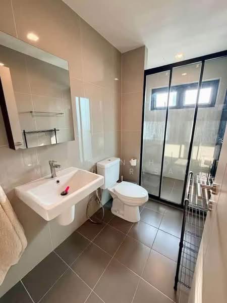 The Base Phetchaburi-Thonglor, Bangkok, Phetchaburi Rd, Bang Kapi, Huai Khwang, Bangkok, 2 Bedrooms, 62 sqm, Condo For Rent, by Khlueanphon Nukulsirisak, 500458722 - DDproperty.com