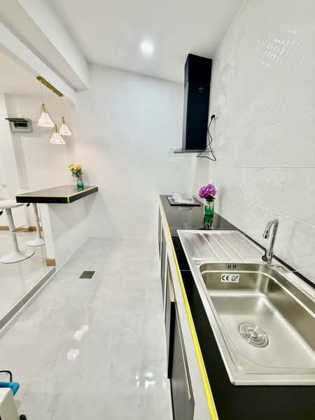 Poonsinh Thani 3, Bangkok, Rat Phatthana Road, Khlong Song Ton Nun, Lat Krabang, Bangkok, 2 Bedrooms, 80 sqm, Townhouse For Sale, by นภัสศรณ์ วงศ์สินไทยกร (นันท์), 500458745 - DDproperty.com
