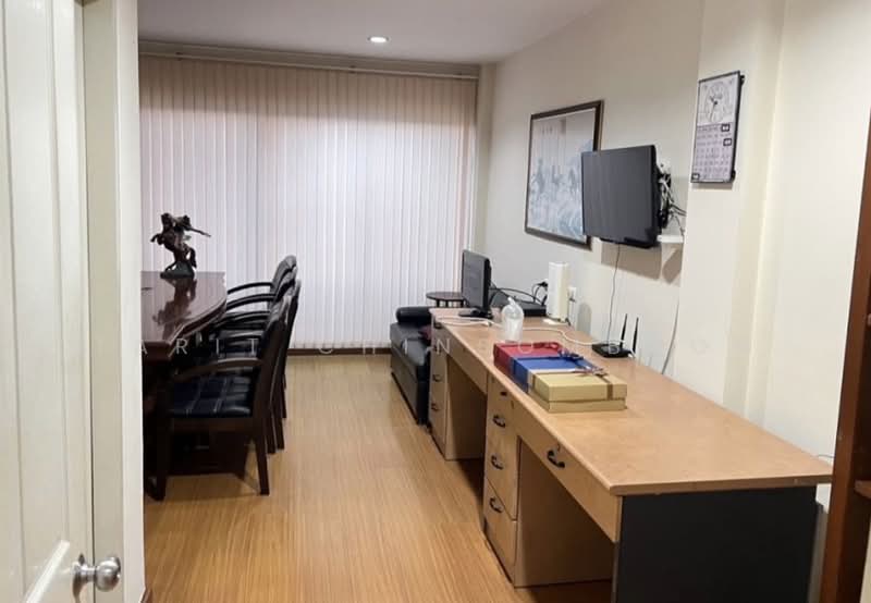 5-BR Townhouse, Bangkok, Nong Bon, Prawet, Bangkok, 5 Bedrooms, 253 sqm, Townhouse For Sale, by Tarit Chinsomboon, 500458944 - DDproperty.com