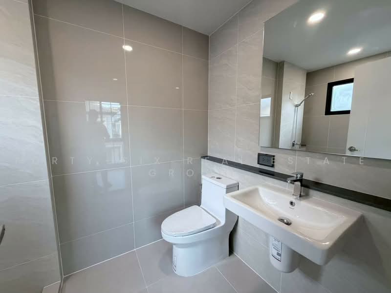 แกรนด์ บริทาเนีย กรุงเทพกรีฑา – สุวรรณภูมิ, Bangkok, ร่มเกล้า, Khlong Sam Prawet, Lat Krabang, Bangkok, 5 Bedrooms, 300 sqm, Single Detached House For Sale, by Forty-Six Real Estate Group, 500459053 - DDproperty.com