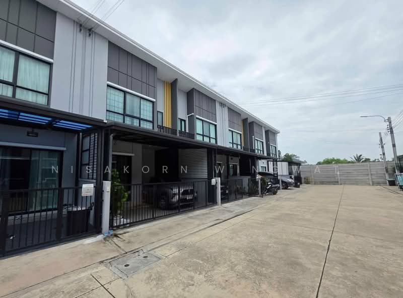 3-BR Townhouse, Bangkok, Bang Phlat, Bangkok, 3 Bedrooms, 120 sqm, Townhouse For Rent, by Nisakorn Wingwat, 500459201 - DDproperty.com