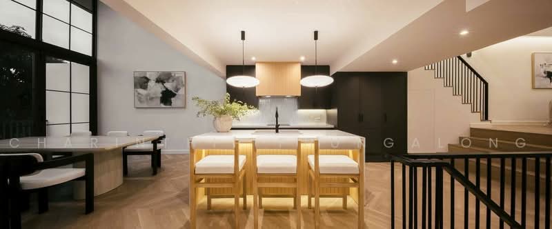 5-bedroom townhome near Ekkamai-Thonglor, walking distance to BTS Phra Khanong, Bangkok, Phra Kanong Nua, Watthana, Bangkok, 5 Bedrooms, 350 sqm, Townhouse For Rent, by Charinthip Phungalong, 500459293 - DDproperty.com