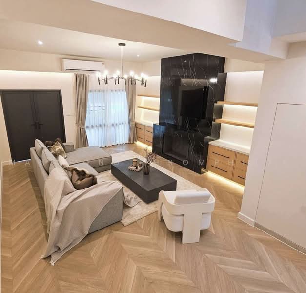 Regent 71 Place, Bangkok, Phra Kanong Nua, Watthana, Bangkok, 5 Bedrooms, 350 sqm, Townhouse For Rent, by Manapong Phromphitak, 500459296 - DDproperty.com