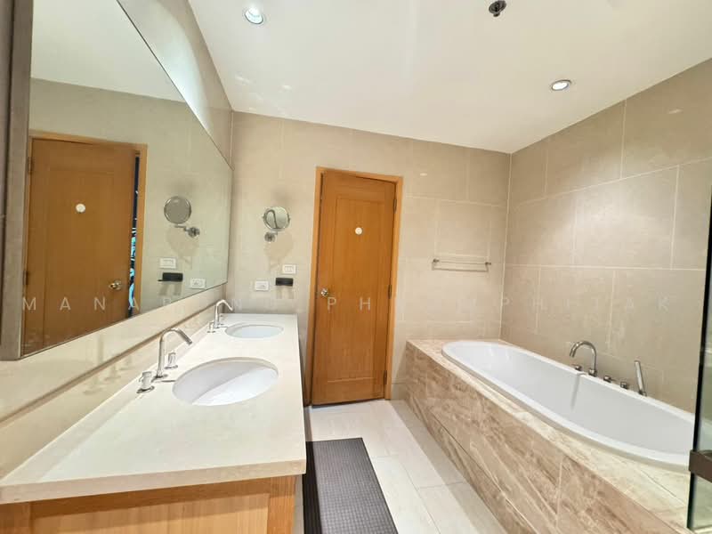 The Emporio Place, Bangkok, 93 Soi Sukhumvit 24, Sukhumvit Road, Khong Tan, Khlong Toei, Bangkok, 1 Bedroom, 90 sqm, Condo For Rent, by Manapong Phromphitak, 500459350 - DDproperty.com