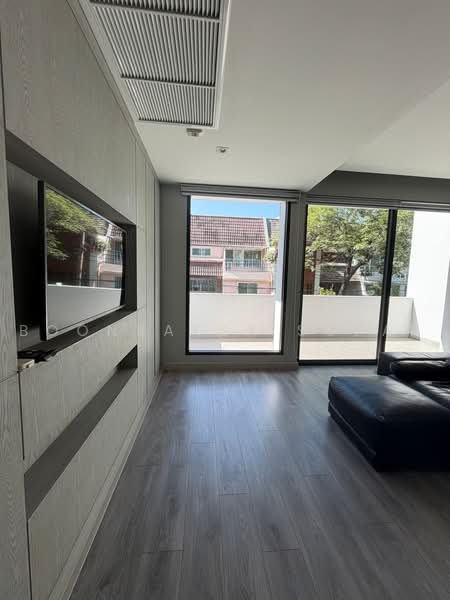 3-BR House, Bangkok, Khlong Tan Nua, Watthana, Bangkok, 3 Bedrooms, 350 sqm, Single Detached House For Rent, by Boonraksa Sopak, 500459431 - DDproperty.com