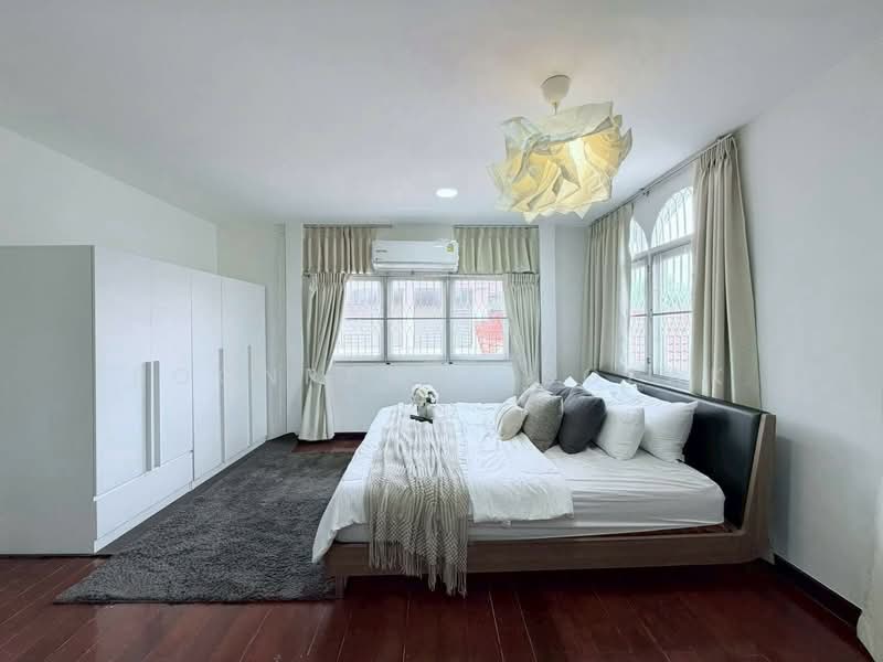บ้าน 6-ห้องนอน, กรุงเทพ, ห้วยขวาง, กรุงเทพ, 500 ตร.ม., บ้านเดี่ยว ให้เช่า, โดย Boonraksa Sopak, 500459463 - DDproperty.com
