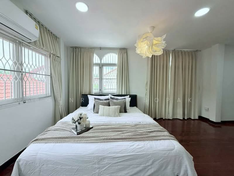 6-BR House, Bangkok, Huai Khwang, Bangkok, 6 Bedrooms, 500 sqm, Single Detached House For Rent, by Boonraksa Sopak, 500459463 - DDproperty.com