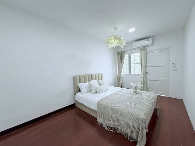 6-BR House, Bangkok, Huai Khwang, Bangkok, 6 Bedrooms, 500 sqm, Single Detached House For Rent, by Boonraksa Sopak, 500459463 - DDproperty.com