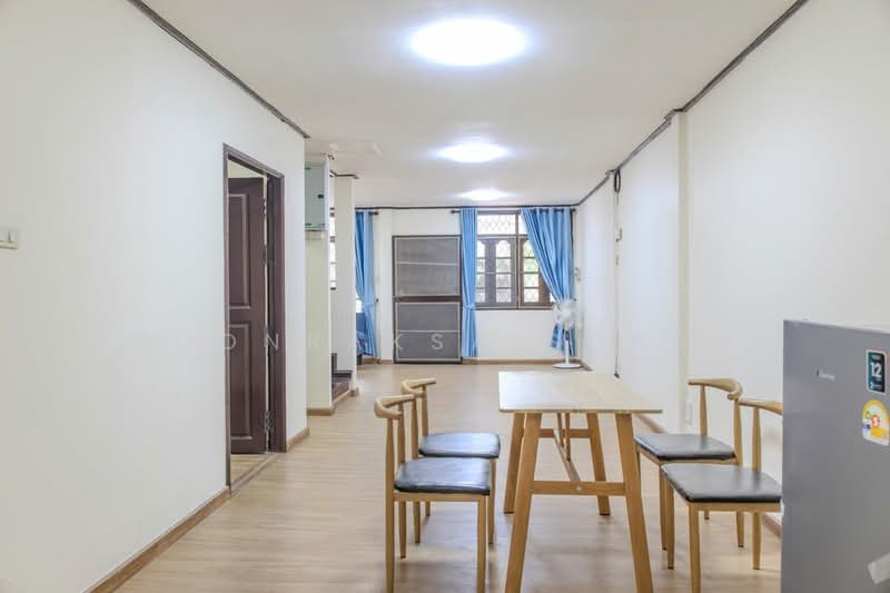 4-BR Townhouse, Bangkok, Samsen Nok, Huai Khwang, Bangkok, 4 Bedrooms, 25 sqm, Townhouse For Rent, by Boonraksa Sopak, 500459494 - DDproperty.com