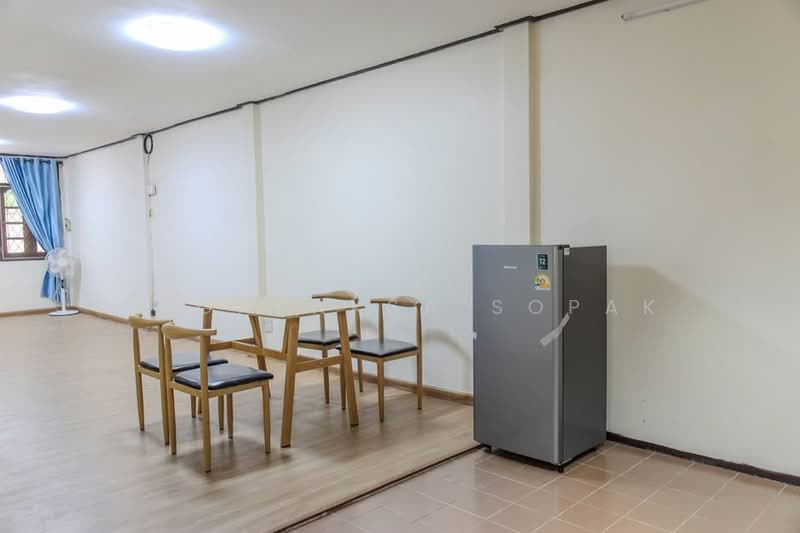 4-BR Townhouse, Bangkok, Samsen Nok, Huai Khwang, Bangkok, 4 Bedrooms, 25 sqm, Townhouse For Rent, by Boonraksa Sopak, 500459494 - DDproperty.com
