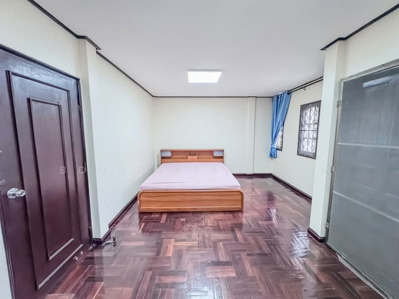 4-BR Townhouse, Bangkok, Samsen Nok, Huai Khwang, Bangkok, 4 Bedrooms, 25 sqm, Townhouse For Rent, by Boonraksa Sopak, 500459494 - DDproperty.com
