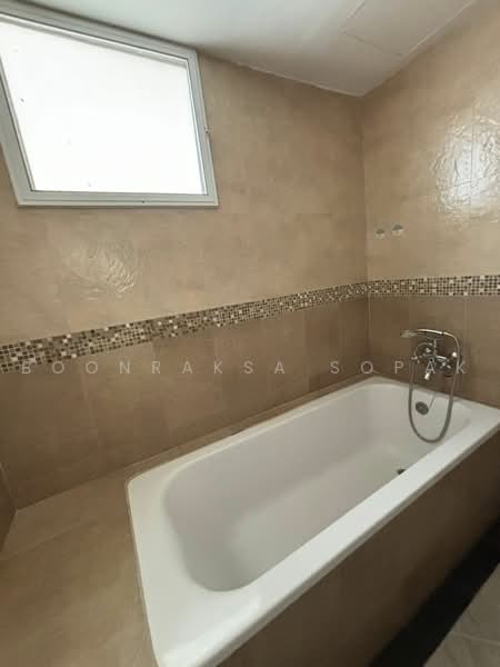 Tai Ping Towers, Bangkok, 582 Soi Sukhumvit 63, Khlong Tan Nua, Watthana, Bangkok, 3 Bedrooms, 120 sqm, Condo For Rent, by Boonraksa Sopak, 500459540 - DDproperty.com