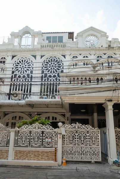 undefined, Bangkok, Khlong Tan Nua, Watthana, Bangkok, 5 Bedrooms, 350 sqm, Townhouse For Rent, by Boonraksa Sopak, 500459639 - DDproperty.com