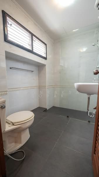 undefined, Bangkok, Khlong Tan Nua, Watthana, Bangkok, 5 Bedrooms, 350 sqm, Townhouse For Rent, by Boonraksa Sopak, 500459639 - DDproperty.com