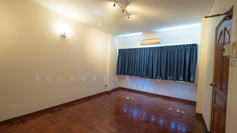 undefined, Bangkok, Khlong Tan Nua, Watthana, Bangkok, 5 Bedrooms, 350 sqm, Townhouse For Rent, by Boonraksa Sopak, 500459639 - DDproperty.com