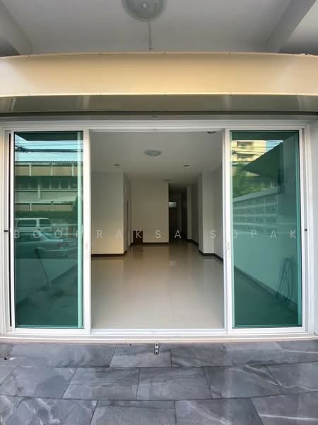 3-BR House, Bangkok, Din Daeng, Bangkok, 3 Bedrooms, 216 sqm, Single Detached House For Rent, by Boonraksa Sopak, 500459651 - DDproperty.com