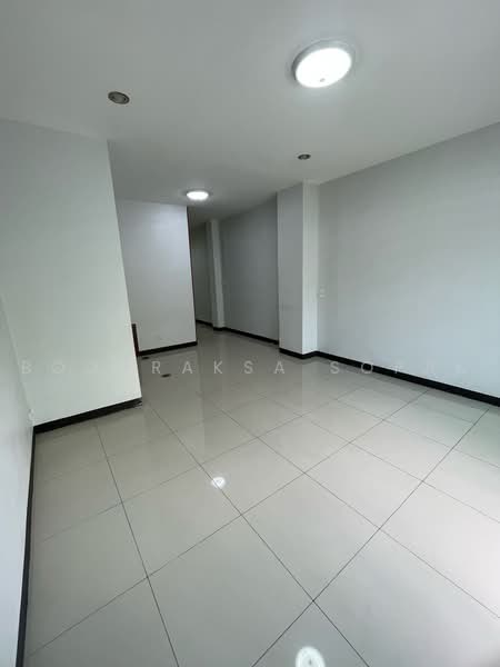3-BR House, Bangkok, Din Daeng, Bangkok, 3 Bedrooms, 216 sqm, Single Detached House For Rent, by Boonraksa Sopak, 500459651 - DDproperty.com