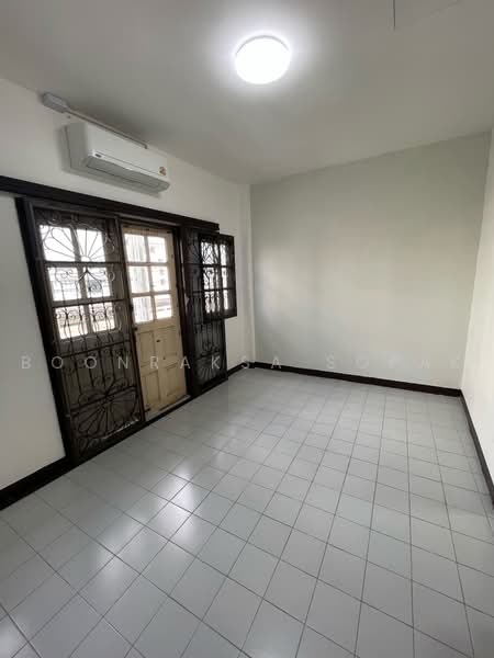 3-BR House, Bangkok, Din Daeng, Bangkok, 3 Bedrooms, 216 sqm, Single Detached House For Rent, by Boonraksa Sopak, 500459651 - DDproperty.com