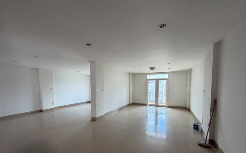 undefined, Bangkok, Praborommaharatchawang, Phra Nakhon, Bangkok, 4 Bedrooms, 500 sqm, Townhouse For Rent, by Boonraksa Sopak, 500459667 - DDproperty.com