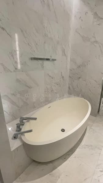 Four Seasons Private Residences : โฟร์ ซีซั่นส์ ไพรเวท เรสสิเด้นซ์, กรุงเทพ, 300 ถนนเจริญกรุง, ยานนาวา, สาทร, กรุงเทพ, 192 ตร.ม., คอนโด ให้เช่า, โดย Boonraksa Sopak, 500459683 - DDproperty.com