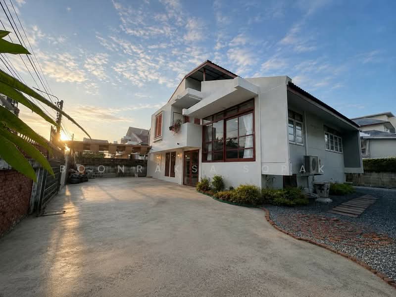5-BR House, Bangkok, Din Daeng, Bangkok, 5 Bedrooms, 300 sqm, Single Detached House For Rent, by Boonraksa Sopak, 500459685 - DDproperty.com