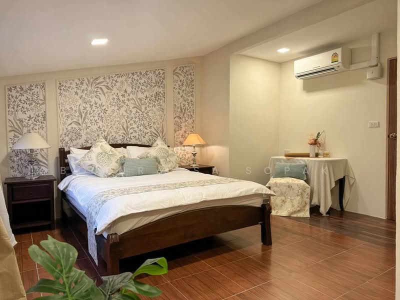 5-BR House, Bangkok, Din Daeng, Bangkok, 5 Bedrooms, 300 sqm, Single Detached House For Rent, by Boonraksa Sopak, 500459685 - DDproperty.com