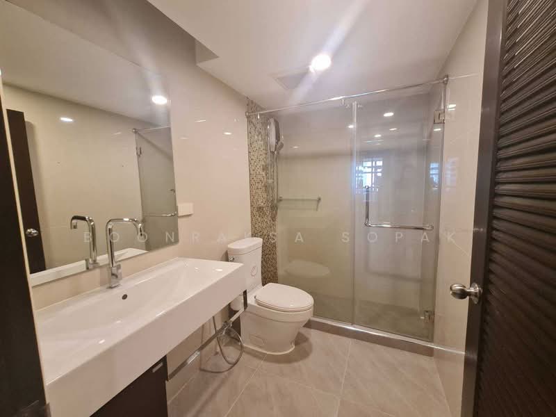 Royal Castle Sukhumvit, Bangkok, 30 Soi Sukhumvit 39, Khlongtoei Nua, Watthana, Bangkok, 3 Bedrooms, 140 sqm, Condo For Rent, by Boonraksa Sopak, 500459697 - DDproperty.com