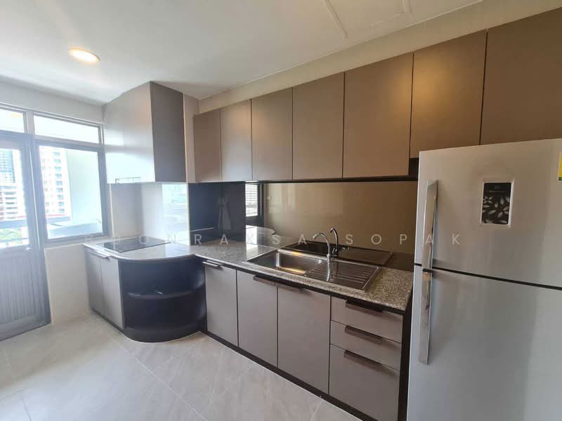 Royal Castle Sukhumvit, Bangkok, 30 Soi Sukhumvit 39, Khlongtoei Nua, Watthana, Bangkok, 3 Bedrooms, 140 sqm, Condo For Rent, by Boonraksa Sopak, 500459697 - DDproperty.com