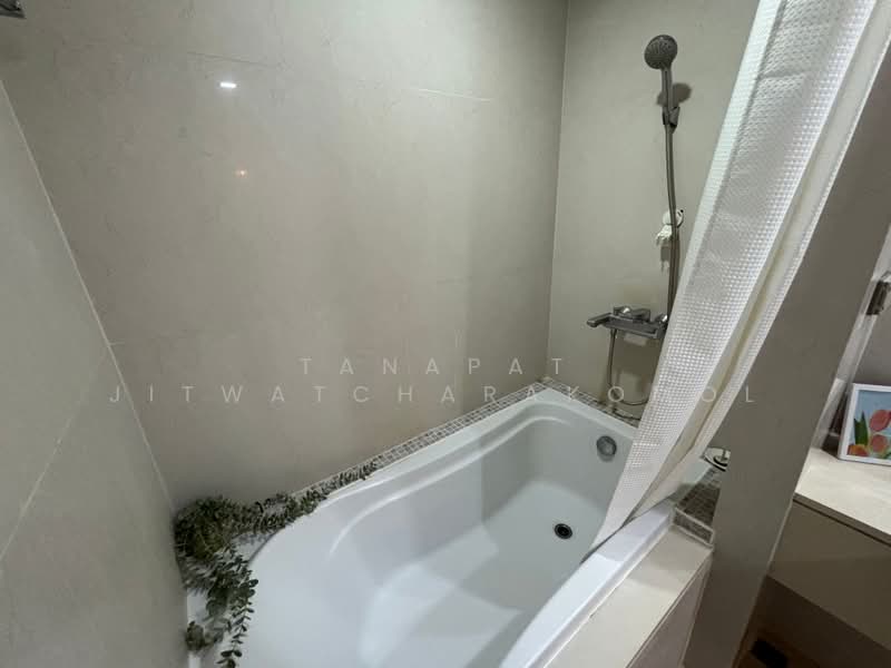 Le Luk Condominium, Bangkok, 1599 291 Sukhumvit Rd, Phra Kanong Nua, Watthana, Bangkok, 1 Bedroom, 52 sqm, Condo For Rent, by Tanapat Jitwatcharakomol, 500459825 - DDproperty.com