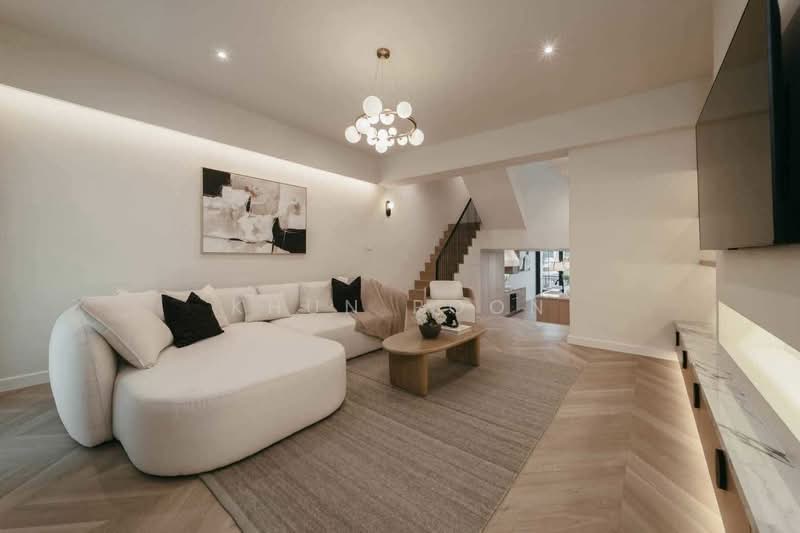 Townhome for Rent – Prime Ekkamai–Thonglor Location, Walking Distance to BTS Phra Khanong (SPSSR339), Bangkok, Phra Kanong, Khlong Toei, Bangkok, 5 Bedrooms, 350 sqm, Townhouse For Rent, by Khun Poon, 500459945 - DDproperty.com