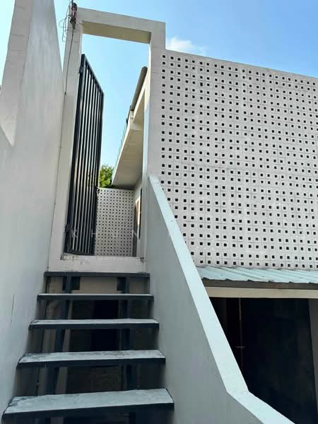 Home Office for Sale in the Heart of Ratchada–Sutthisan | Only 100m to MRT Sutthisan (SPSSR340), Bangkok, รัชดาภิเษก, Samsen Nok, Huai Khwang, Bangkok, , 200 sqm, Shophouse For Sale, by Khun Poon, 500459972 - DDproperty.com