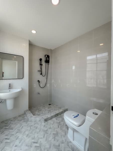 Baan Klang Muang Rama 9 - Ladprao, Bangkok, Soi Ladprao 88, Wang Thonglang, Bangkok, 4 Bedrooms, 260 sqm, Townhouse For Sale, by HOME Real Estate Service, 500460008 - DDproperty.com