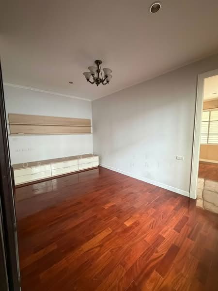 Baan Klang Krung The Nice Ratchavipha, Bangkok, 2 Kamphaeng Phet Road, Lat Yao, Chatuchak, Bangkok, 4 Bedrooms, 400 sqm, Single Detached House For Sale, by Anyanee Norranitchaiyakul, 500460211 - DDproperty.com