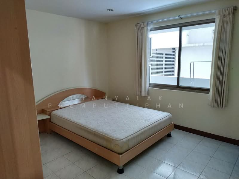 Royal Castle Sukhumvit, Bangkok, 30 Soi Sukhumvit 39, Khlongtoei Nua, Watthana, Bangkok, 3 Bedrooms, 120 sqm, Condo For Sale, by Thanyalak Premputtiphan, 500460346 - DDproperty.com