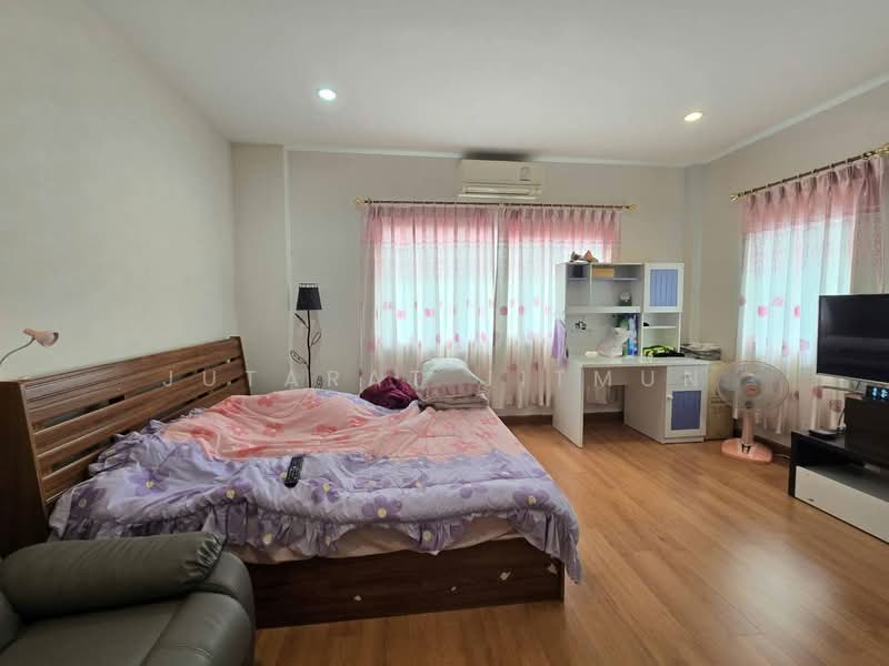 Casa Ville Ramkhamhaeng-Wongwaen, Bangkok, Soi Rat Phatthana (Soi Misteen), Ramkhamhaeng Road, Saphan Sung, Bangkok, 4 Bedrooms, 275 sqm, Single Detached House For Sale, by Jutarat Jitmun, 500460351 - DDproperty.com