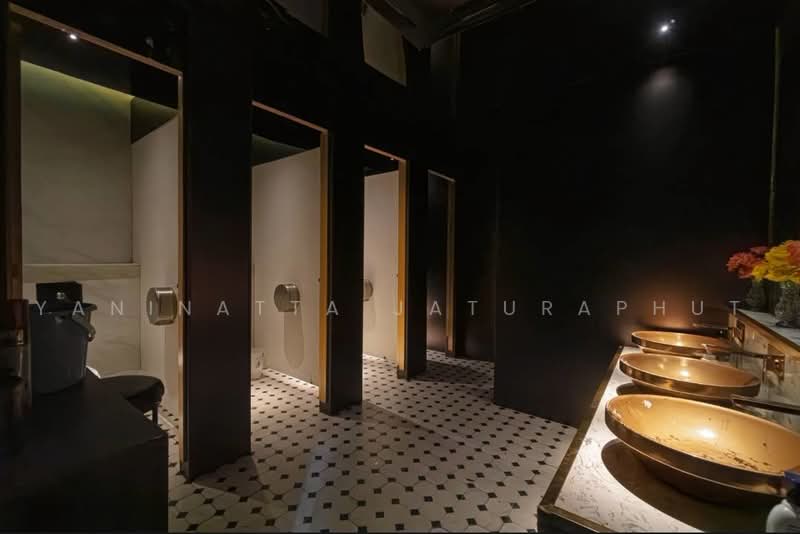 ขาย / เชา กจการสถานบนเทง / คลบ / บาร / คาราโอเกะ ใจกลางทองหลอ, Bangkok, ถ.ทองหล่อ, Khlong Tan Nua, Watthana, Bangkok, , 2,100 sqm, Business For Rent, by Yaninatta Jaturaphut, 500460364 - DDproperty.com