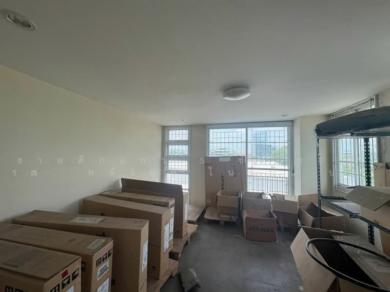 Sale! Highvisibility property with excellent parking capacity, Nonthaburi, Mahasawat, Bang Kruai, Nonthaburi, 5 Bedrooms, 280 sqm, Townhouse For Sale, by ขายตึกแถว 5 ชั้น 30.7 ตรว. หลังมุม ในถนน บางกรวยกรุงนนท์(วัดตะระเก), 500460431 - DDproperty.com