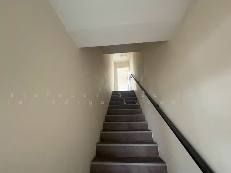 Sale! Highvisibility property with excellent parking capacity, Nonthaburi, Mahasawat, Bang Kruai, Nonthaburi, 5 Bedrooms, 280 sqm, Townhouse For Sale, by ขายตึกแถว 5 ชั้น 30.7 ตรว. หลังมุม ในถนน บางกรวยกรุงนนท์(วัดตะระเก), 500460431 - DDproperty.com