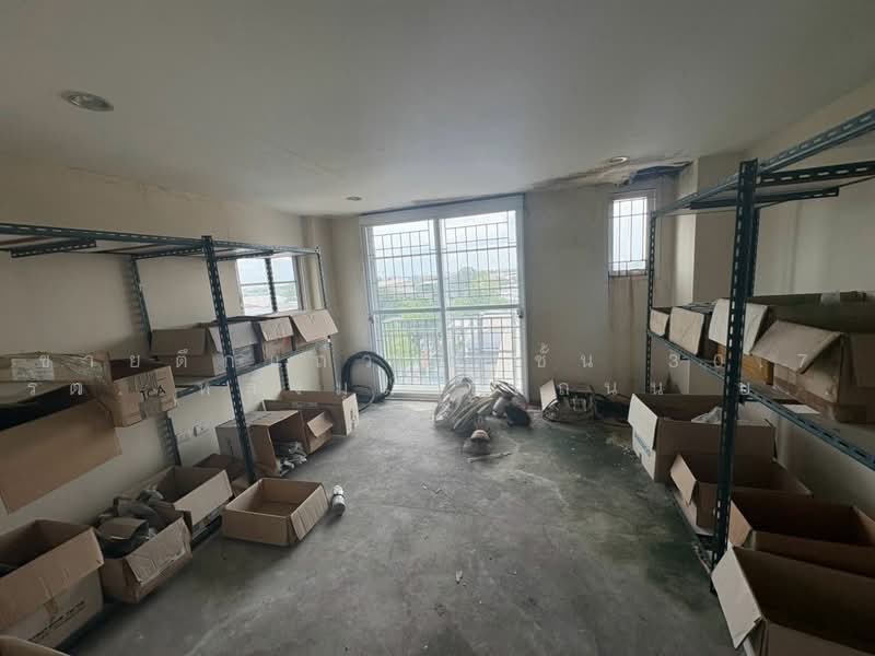 Sale! Highvisibility property with excellent parking capacity, Nonthaburi, Mahasawat, Bang Kruai, Nonthaburi, 5 Bedrooms, 280 sqm, Townhouse For Sale, by ขายตึกแถว 5 ชั้น 30.7 ตรว. หลังมุม ในถนน บางกรวยกรุงนนท์(วัดตะระเก), 500460431 - DDproperty.com